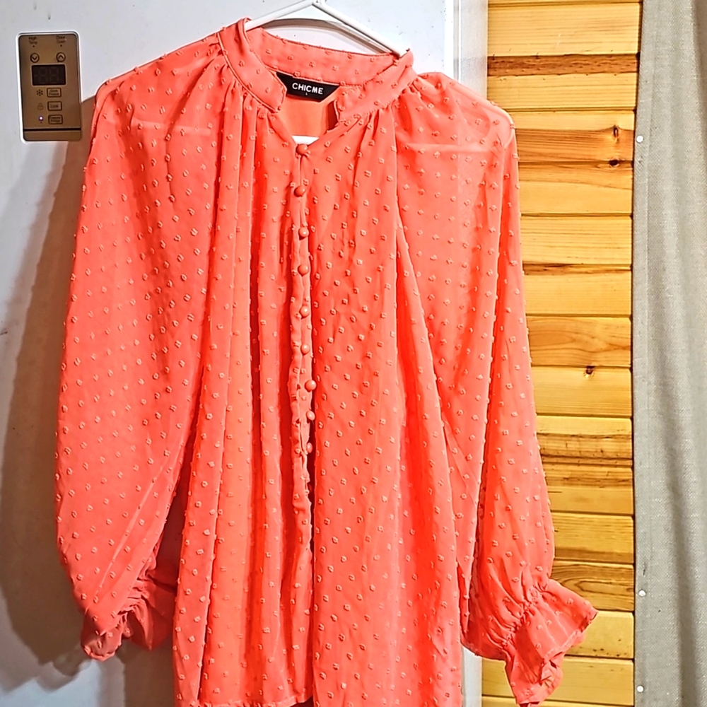 Chic Me Brand long sleeve button front collared blouse 👚 ✨️ Large Peach 🍑